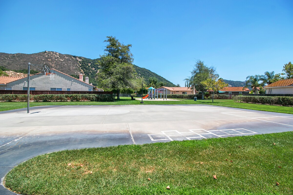 Building Photo - 4952 Lake Shore Ct
