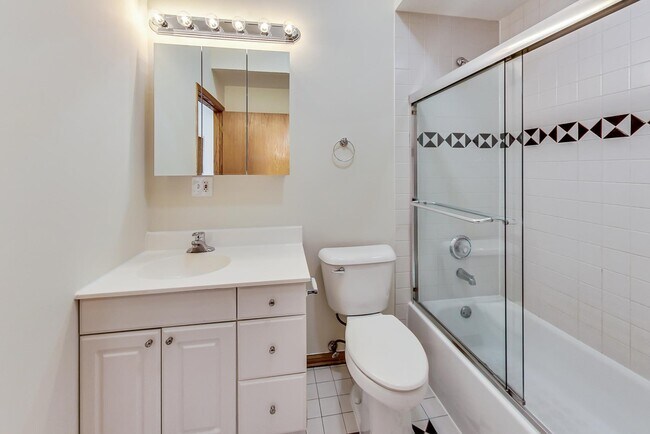 Building Photo - 1769 N Clybourn Ave