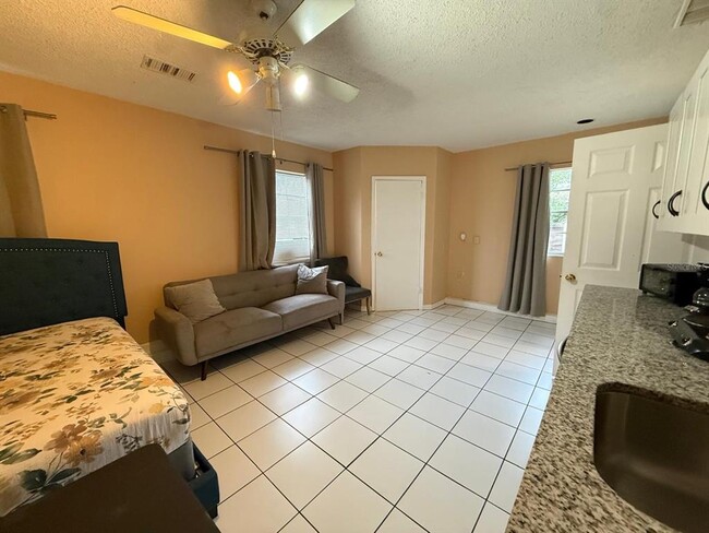 Building Photo - 7326 Lake Floy Cir