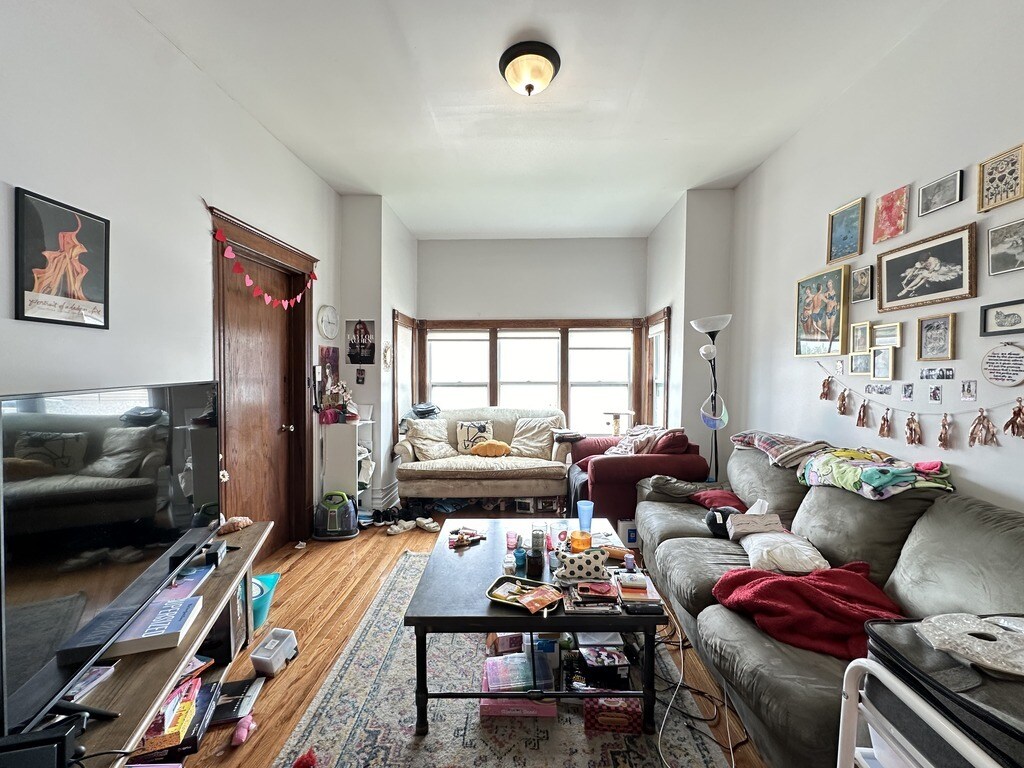 Building Photo - 3532 N Elston Ave