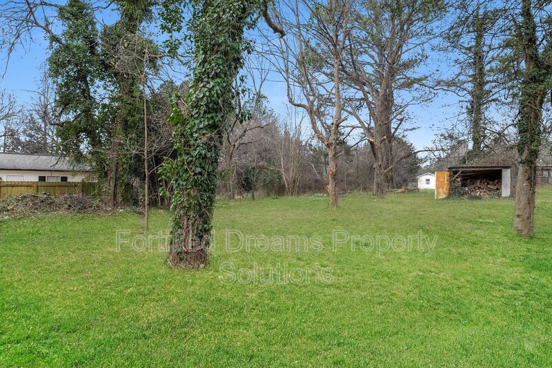 Building Photo - 5805 Highlawn Dr