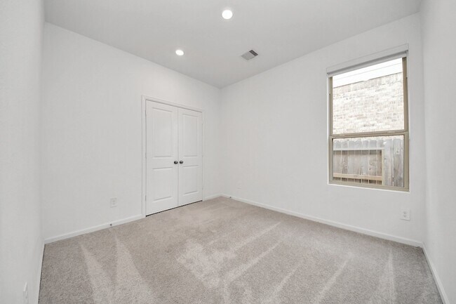Building Photo - 15623 Red Panda Rd