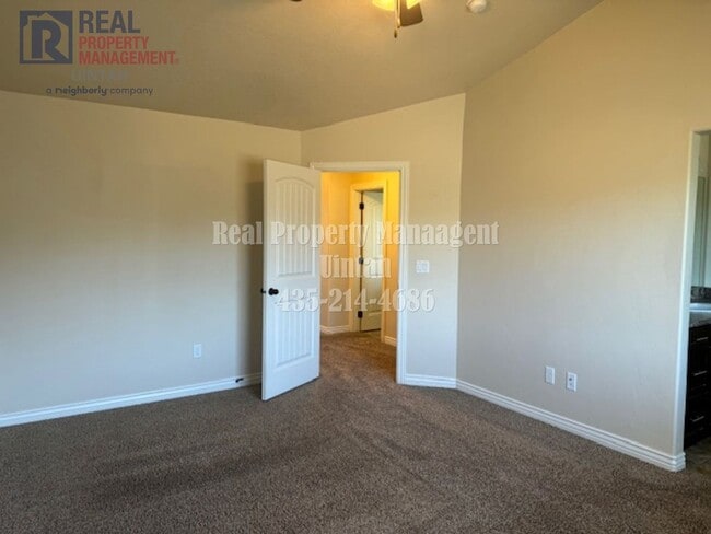 Building Photo - 3 bed 2.5 bath townhome in Fox Run