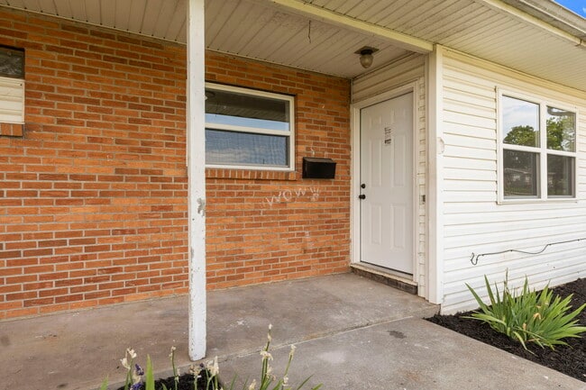 Building Photo - 512 Maier Dr