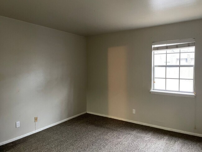 Building Photo - Upstairs unit at Willow Creek available now!