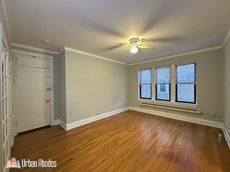 Building Photo - 4635 N Paulina St