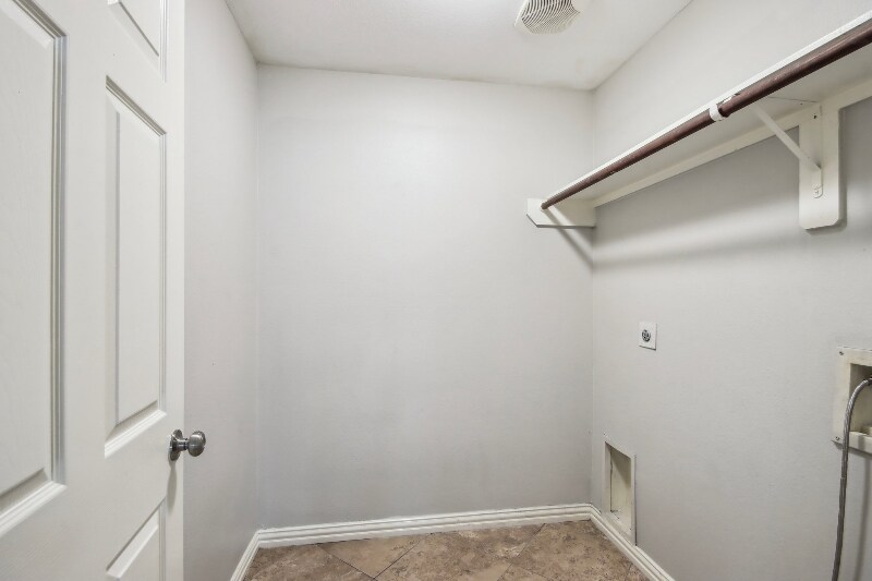 Building Photo - 8210 Radial Ct