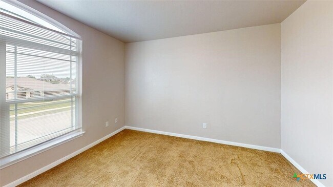 Building Photo - 500 W Libra Dr