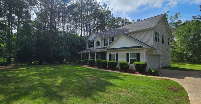 Building Photo - Commanding Curb Appeal, Conveniently Place