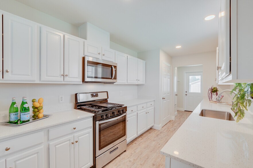 Building Photo - 380 Railroad Ave