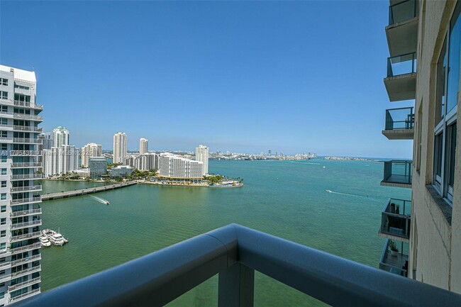 Building Photo - 1155 Brickell Bay Dr