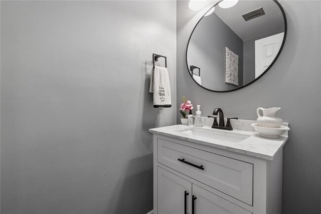 Building Photo - 135 N River Dr