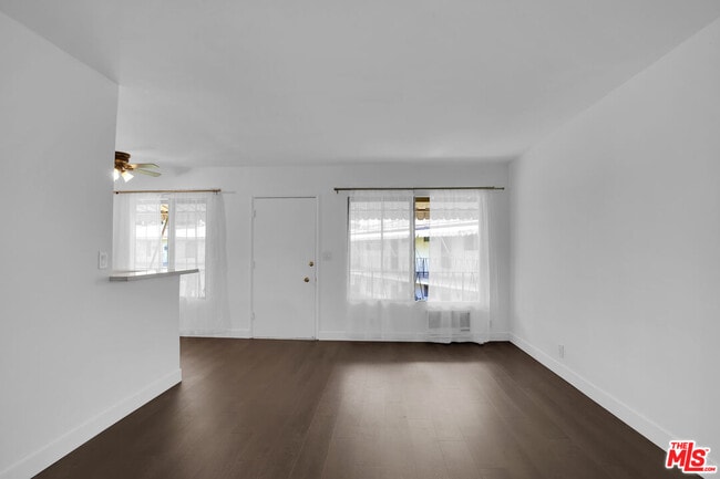 Building Photo - 1100 W Glendon Way