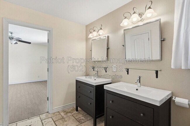 Building Photo - 1275 W Del Rio St