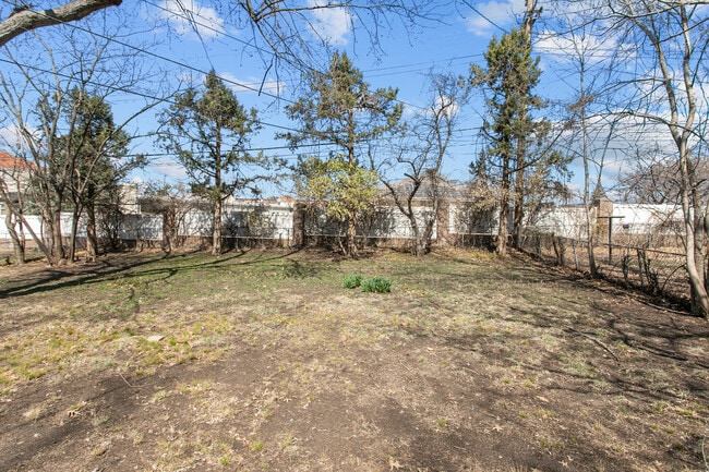Building Photo - 908 SW 6th St