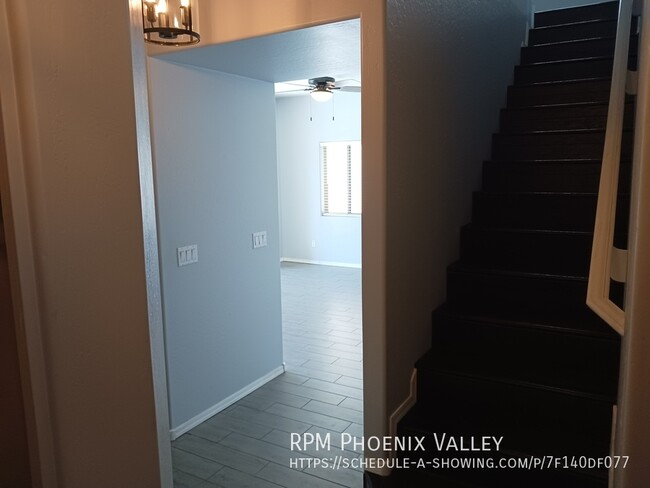 Building Photo - Charming Phoenix 3 Bed / 2.5 Bath Townhome...