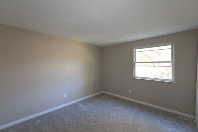 Building Photo - 4 bed 2.5 bath 2 story home with full deck located in Decatur Township