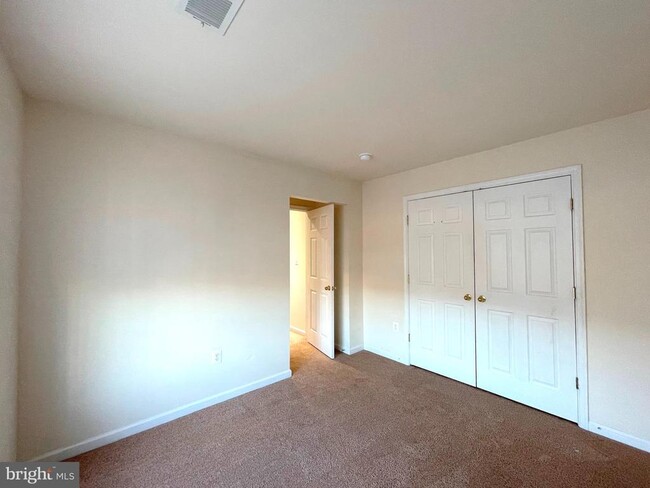 Building Photo - 46053 W Westbury Blvd