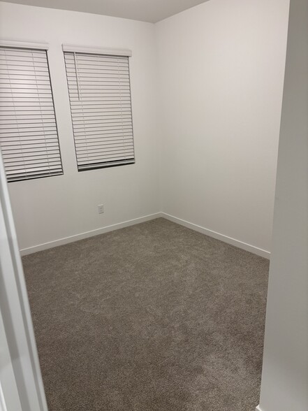 Primary Photo - 2802 S Flat Cir