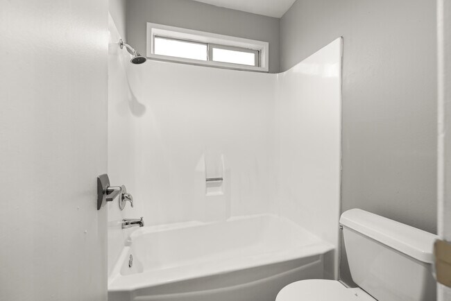 Building Photo - 10990 Del Norte St