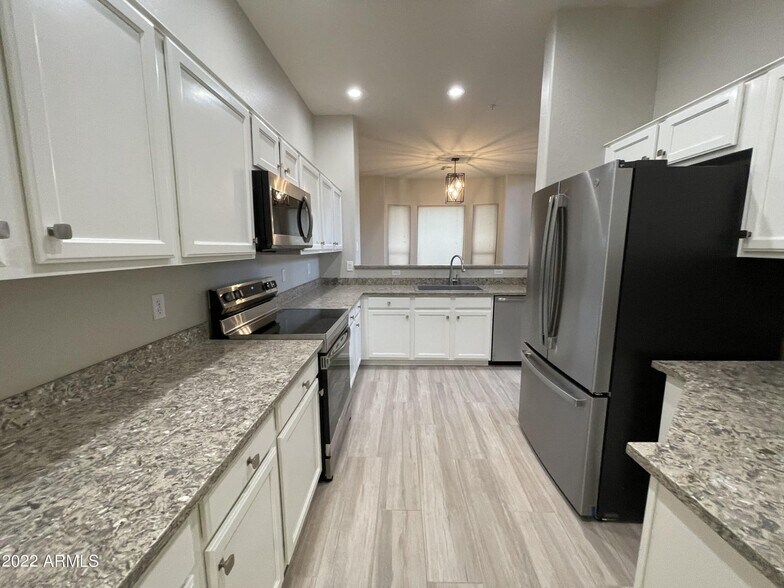 Building Photo - 16420 N Thompson Peak Pky
