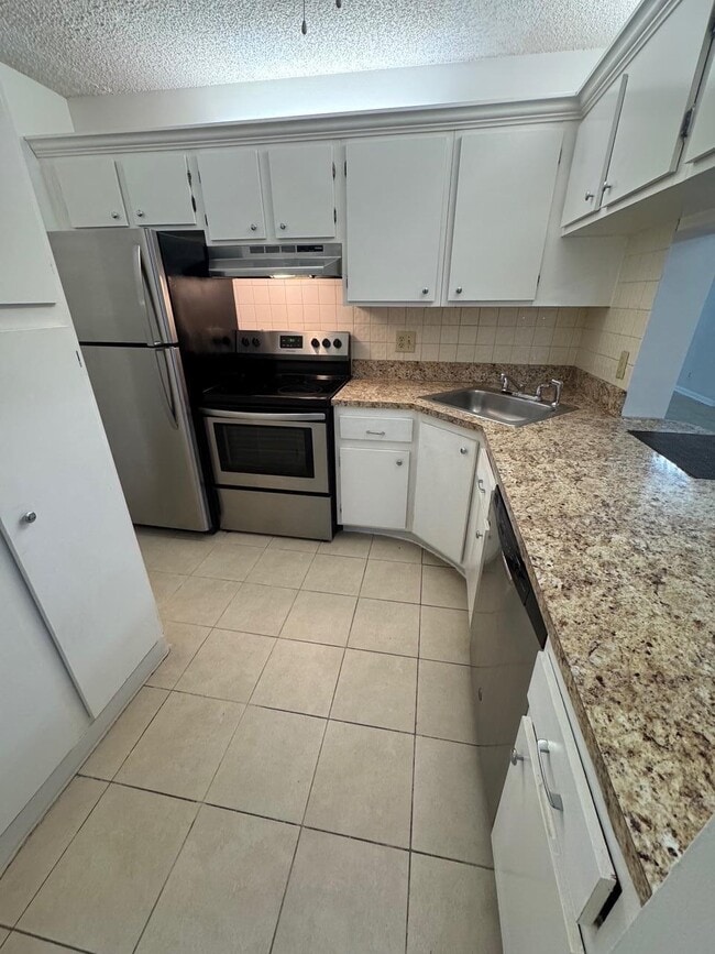 Building Photo - 703 Sunny Pine Way