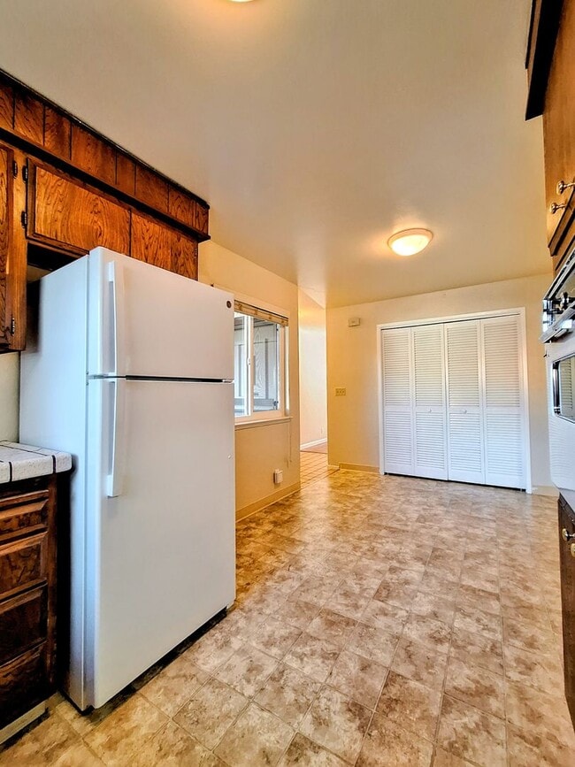 Building Photo - Charming 2bd Duplex With Private Yard & Garage