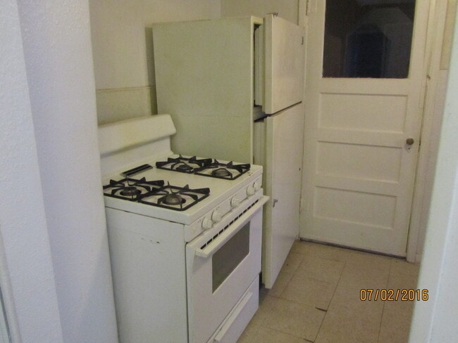 Building Photo - SW OKC Home For Rent - 2-bed 1-bath coming August 20th