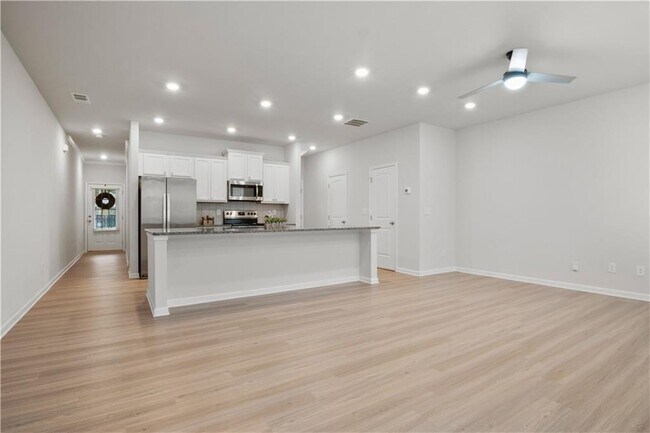 Building Photo - 239 Turner Ln