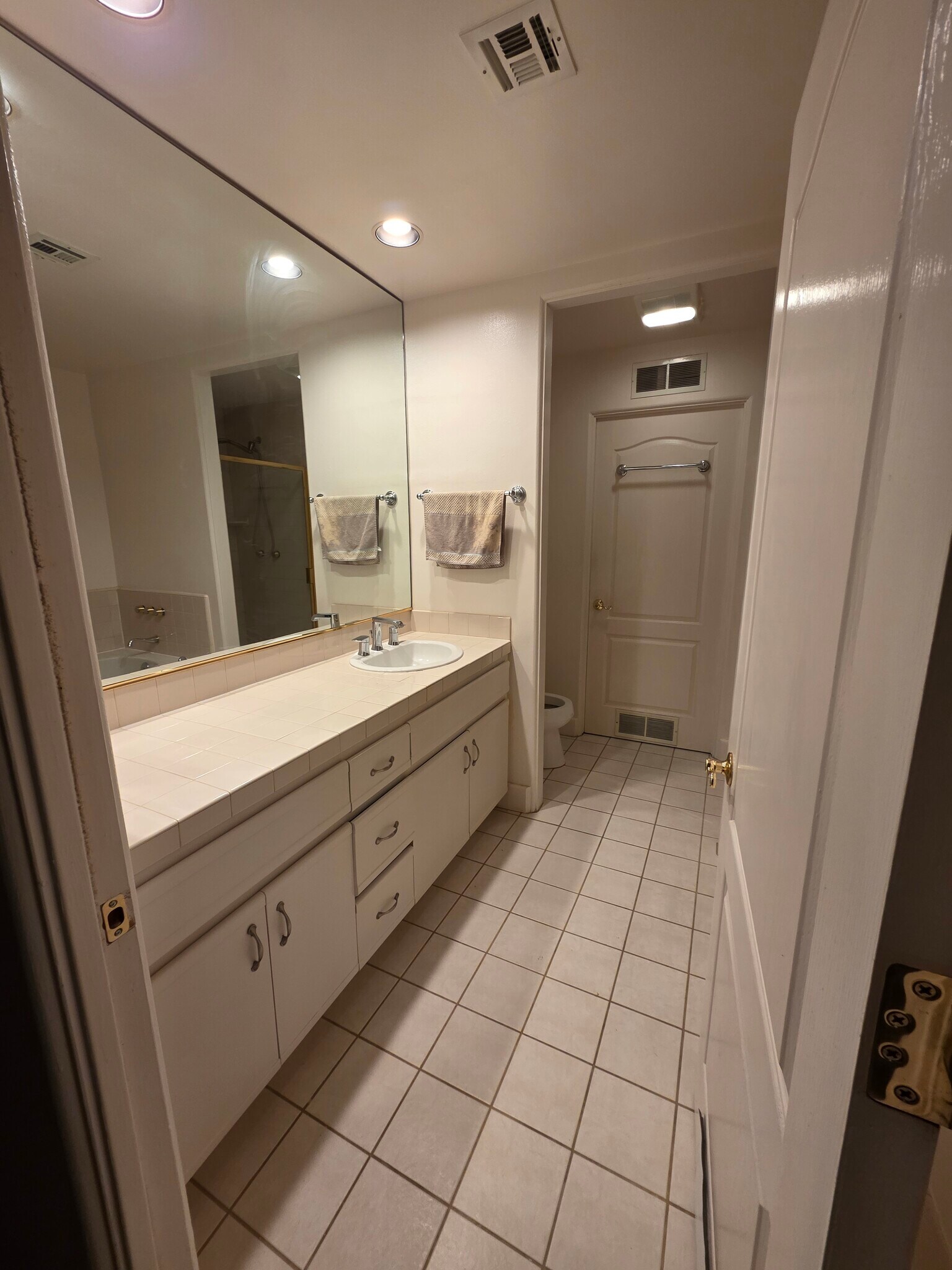 Building Photo - 390 S Sepulveda Blvd