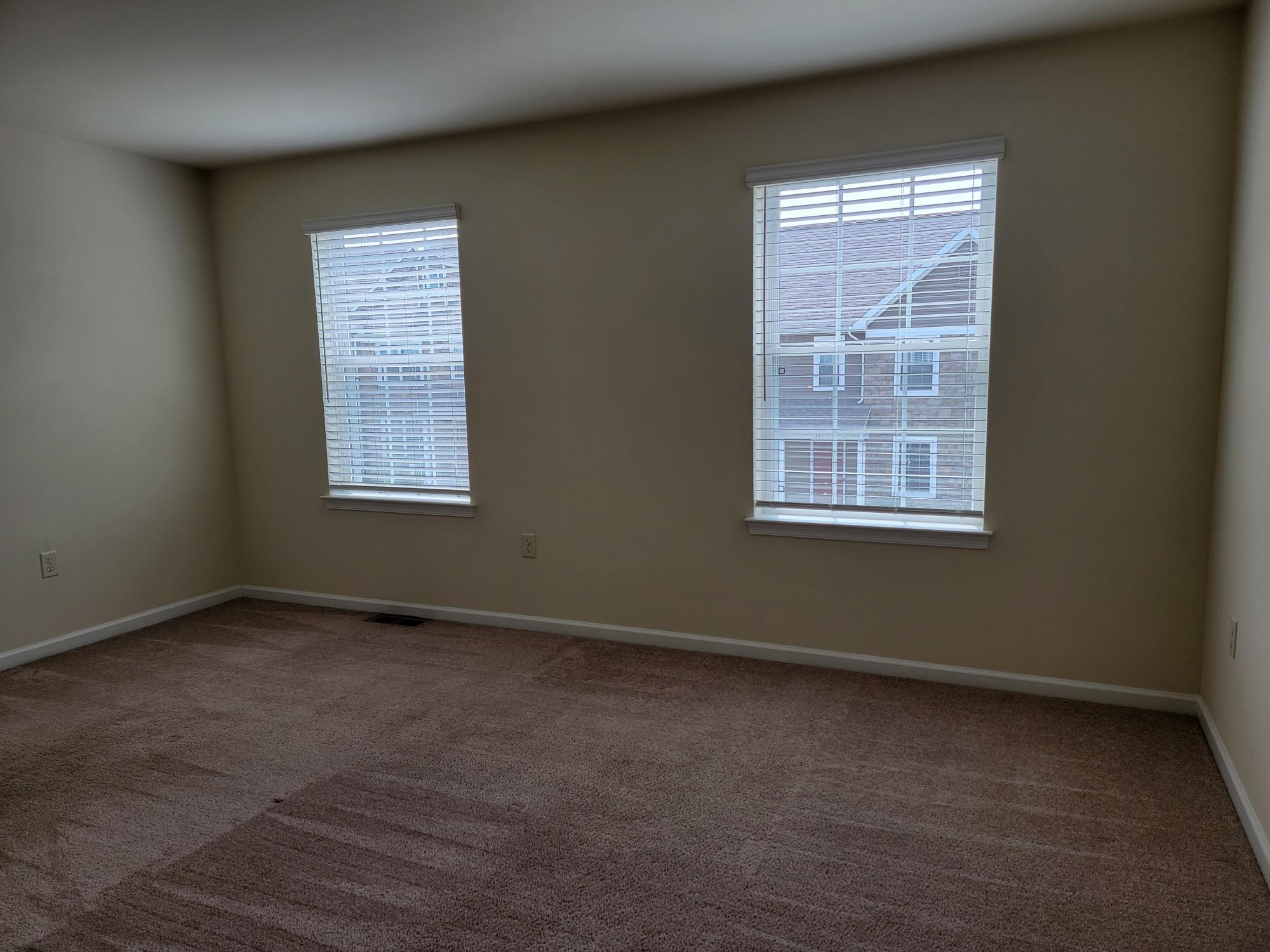 Building Photo - 726 Farmwood Ln