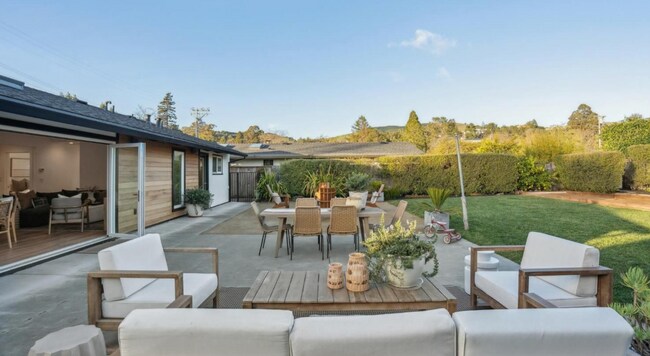 Building Photo - Beautifully remodeled 2BD/2BA single-level home in Tiburon