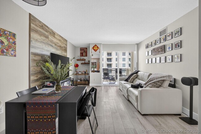 Building Photo - 403 S Sapodilla Ave