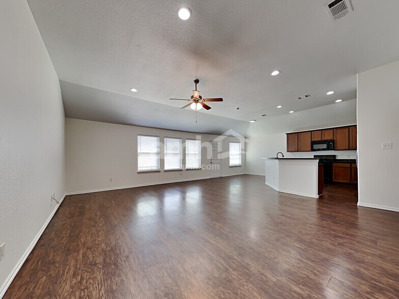Building Photo - 924 Mesa Vista Dr