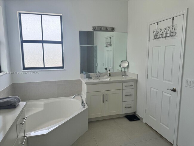 Building Photo - 10400 NW 58th Terrace