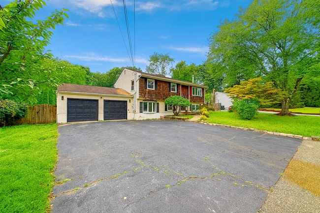 Building Photo - Stunning Renovated 4-Bedroom Home with Gor...