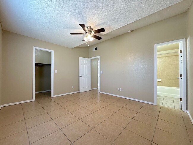 Building Photo - Northeast El Paso 4 Bed, 2 Bath close to Ft Bliss!