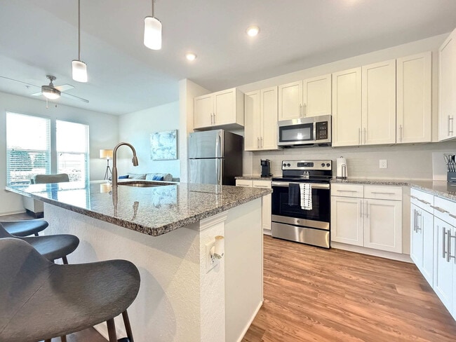 Building Photo - 1515 Flournoy Lp