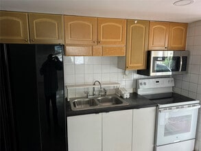 Building Photo - 304 SE 4th Ave