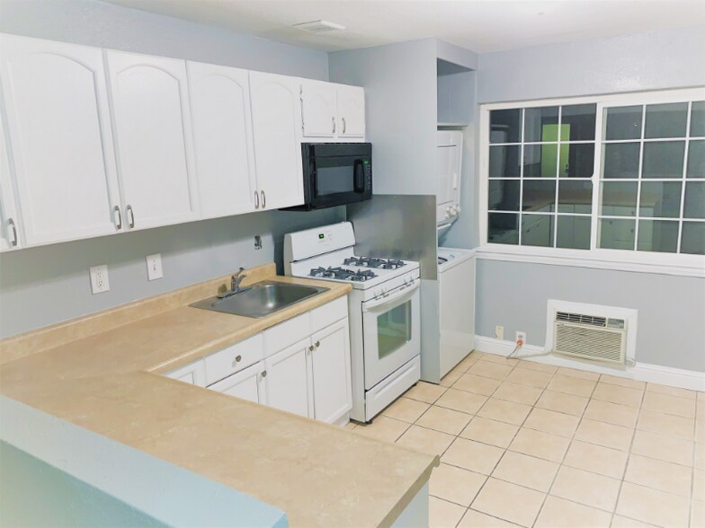 Primary Photo - 1050 Grand Ave