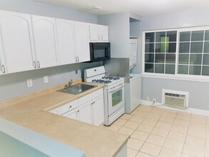 Building Photo - 1050 Grand Ave