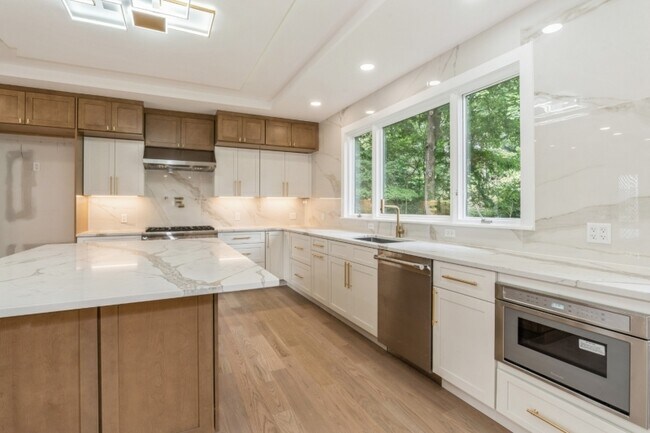 Building Photo - 66 E Gramercy Pl