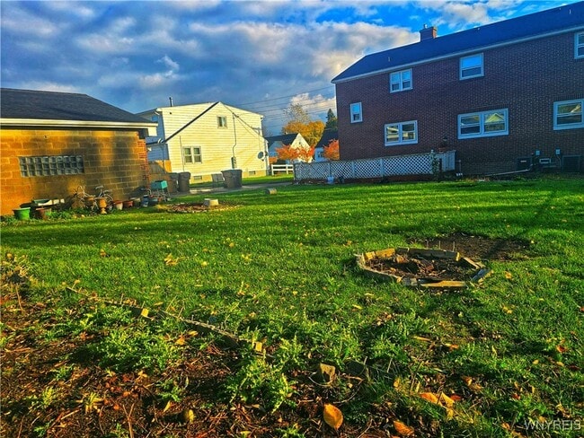 Building Photo - 190 Clover Pl