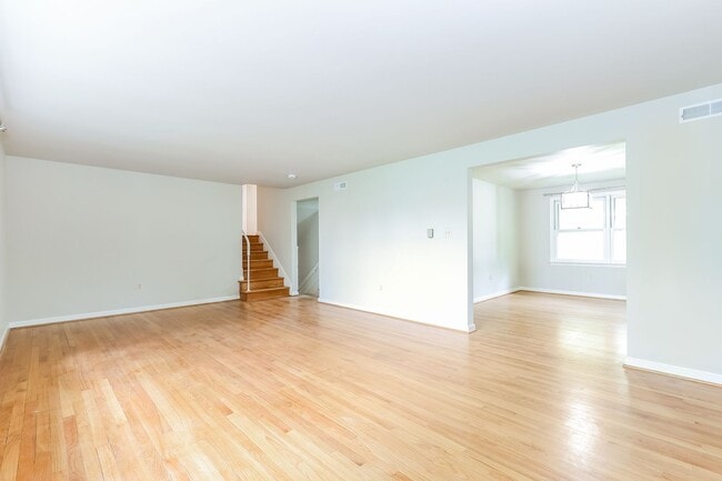 Building Photo - Spacious 3-Bedroom 1.5 Bath Home on 4 Acres