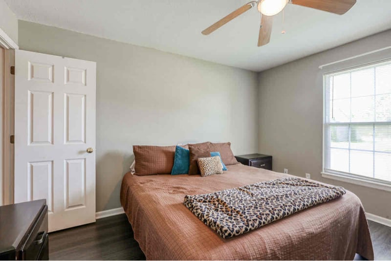 Building Photo - 232 SW Chartwell Cir