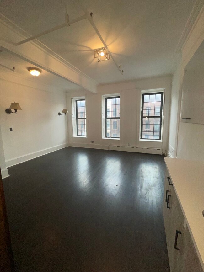 Building Photo - 2832 W 19th St