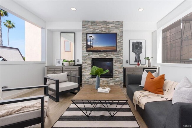 Building Photo - 432 1/2 Goldenrod Avenue, Newport Beach, CA 92625 - 2 BR 3 BA condo