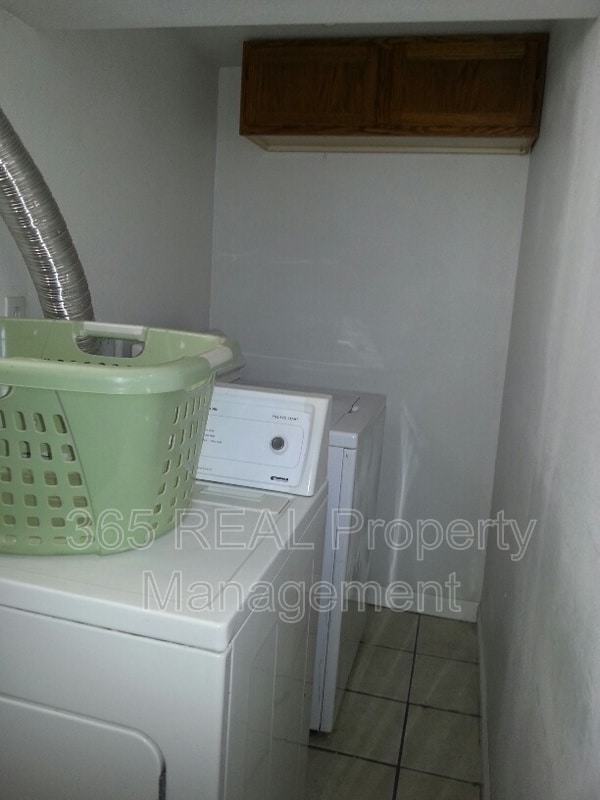 Building Photo - 430 28th Ave