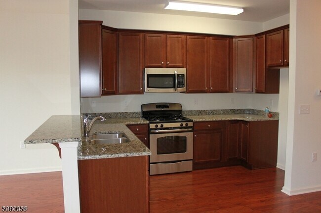 Building Photo - 506 Waterview Ct