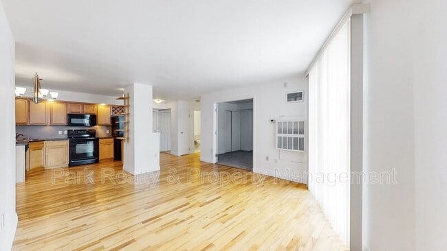 Building Photo - 601 W 11th Ave